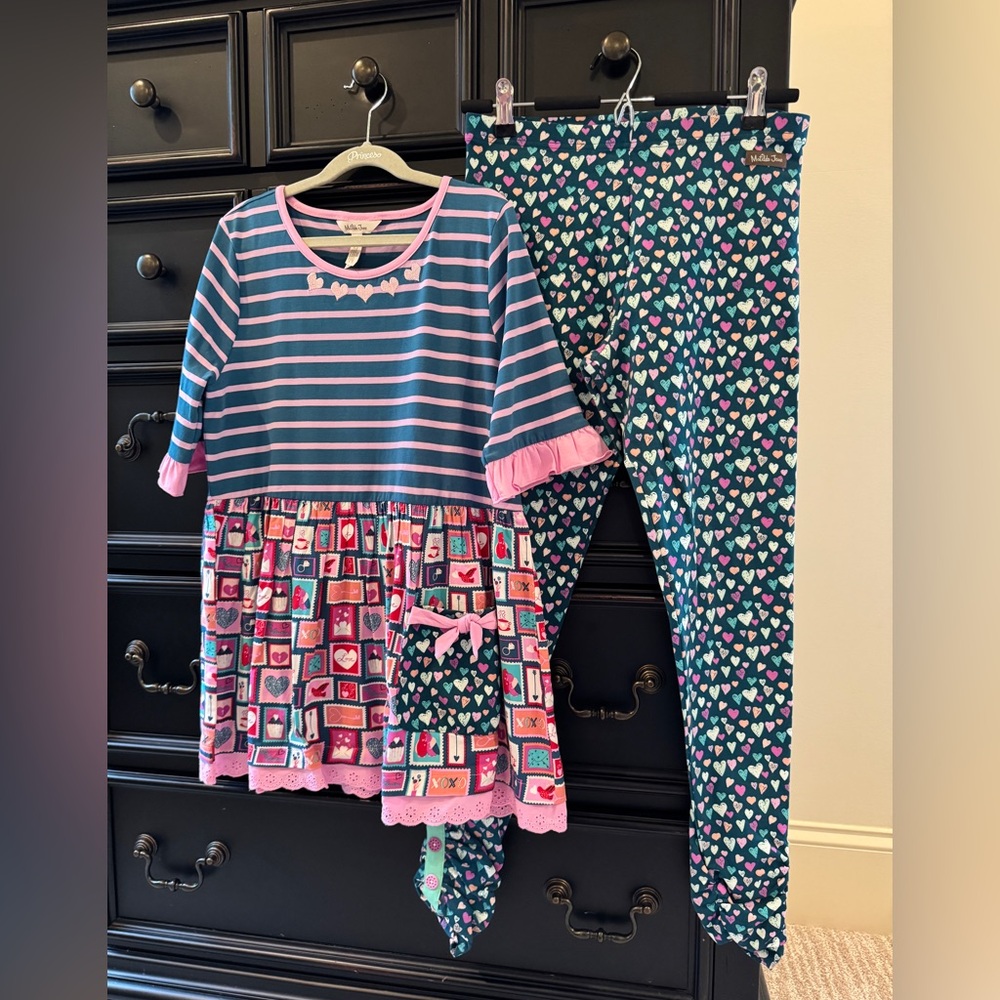 Matilda Jane Valentine’s Day Heart set leggings and tunic shirt